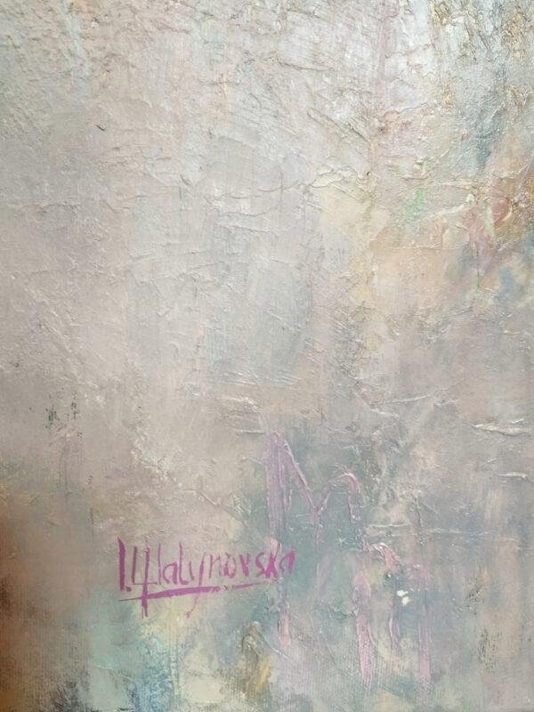 Dans l'œuvre "Brumes Fleurissantes" de Iryna Malynovska, nous sommes témoins d'une symphonie visuelle où le flou des formes et la précision des sentiments se rencontrent.