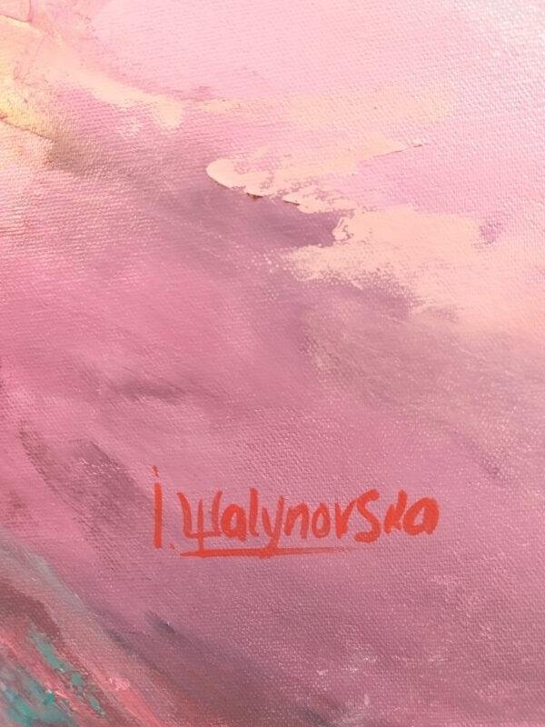 Ma peinture est dominée par des nuances de rose, de violet et de bleu, créant une atmosphère douce et mystérieuse. Les fleurs sont représentées de manière abstraite, avec des contours flous et des couleurs qui se mélangent harmonieusement.