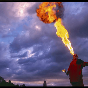 Cracheur de feu sur la place Jemaa el Fna à Marrakech