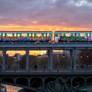 LOVE TRAIN, Pont de Bir Hakeim - PARIS