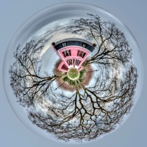 Photo mini planète d'une maison rose à Saint-Valéry-sur-Somme dans la baie de Somme