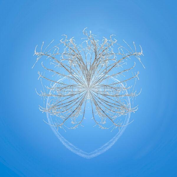 Photo mini planète d'un coeur dans le ciel