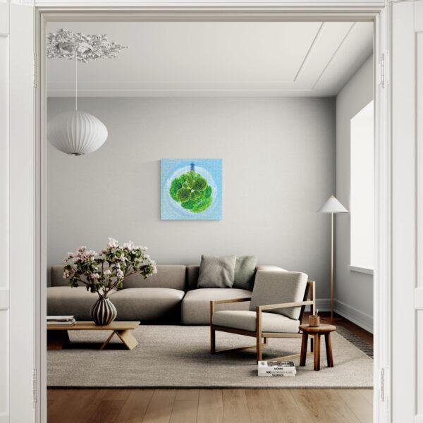 Photo d'art de type mini planète mise en situation dans un living. La photo montre la Tour Eiffel