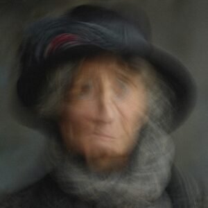 VIEILLE DAME EN DEUIL